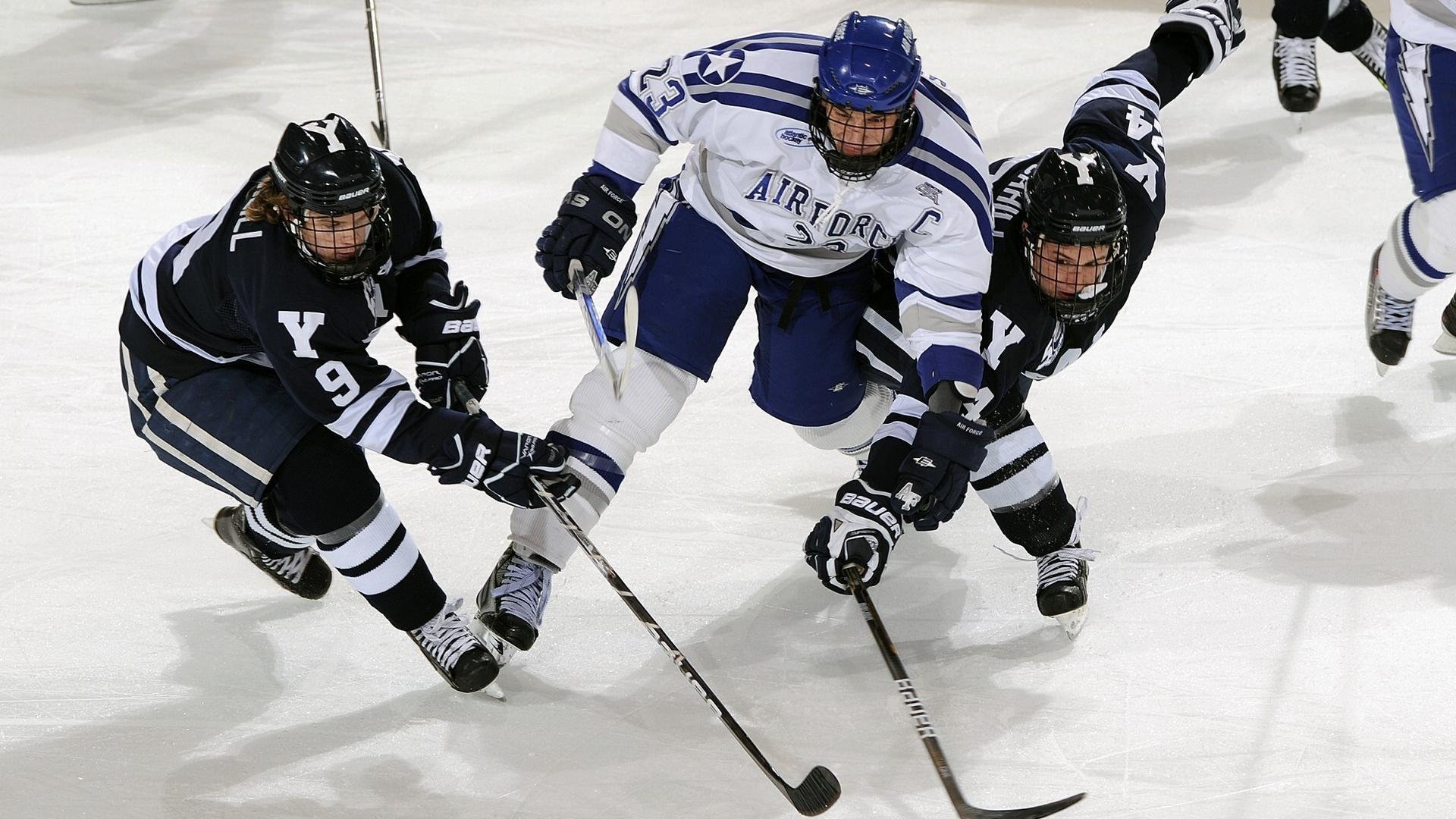 “德甲复苏势头强劲，传统劲旅逐渐追赶”，德甲经典比赛